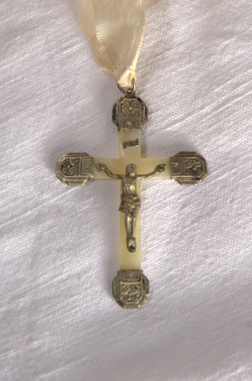 Croce da comunione antica in madreperla e metallo argentato – cadeaus