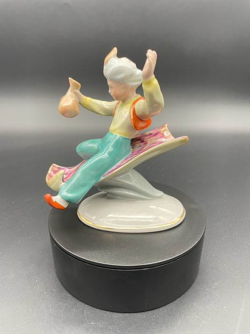 Veress Miklós – Aladdin auf fliegendem Teppich, ungarische Vintage-Porzellanskulptur