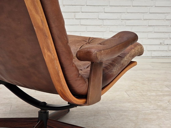 Image 1 of Anni '60, poltrona girevole scandinava, rivestimento in pelle marrone.