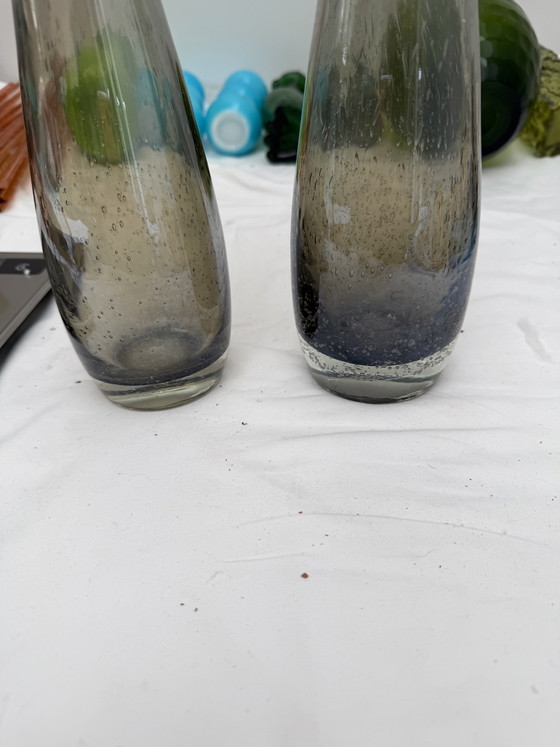 Set of 2 Vintage Mid-Century Soliflore Vases – Smoked Glass with Air Bubbles (37 Cm) (photo 3 of 9)
