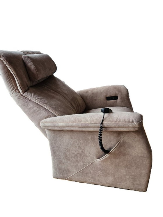 Image 1 of Lussuosa poltrona Vianne Rise-and-Recieve: come nuova! Qualità eccellente!