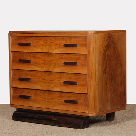 Image 1 of Commode En Noyer, Travail Du XXe Siècle