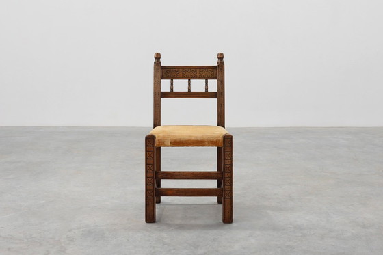 Image 1 of Sedia laterale spagnola in rovere intagliata a mano del XIX secolo con seduta in velluto