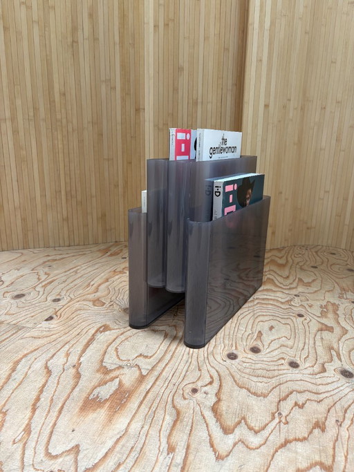 Revistero Kartell Giotto Stoppino transparente gris oscuro