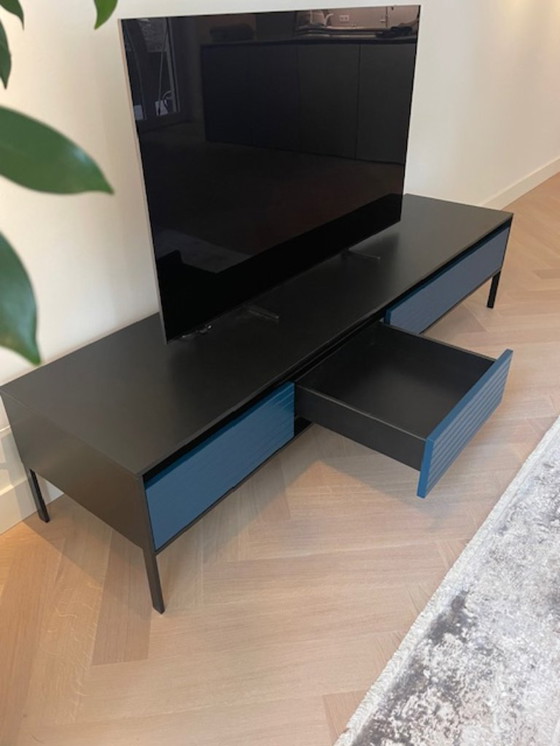 Image 1 of Roche Bobois KEEEN Mobile TV (LxPxH 200x49x43cm) - colori Nero e Blu Prussia