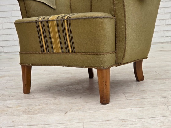 Image 1 of Sillón danés de respaldo alto de la década de 1960, tapizado original en lana verde.