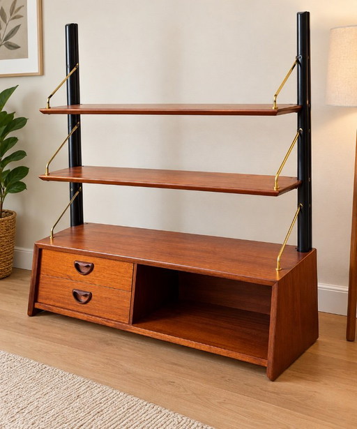 Mueble de pared de madera con cajones y estantes