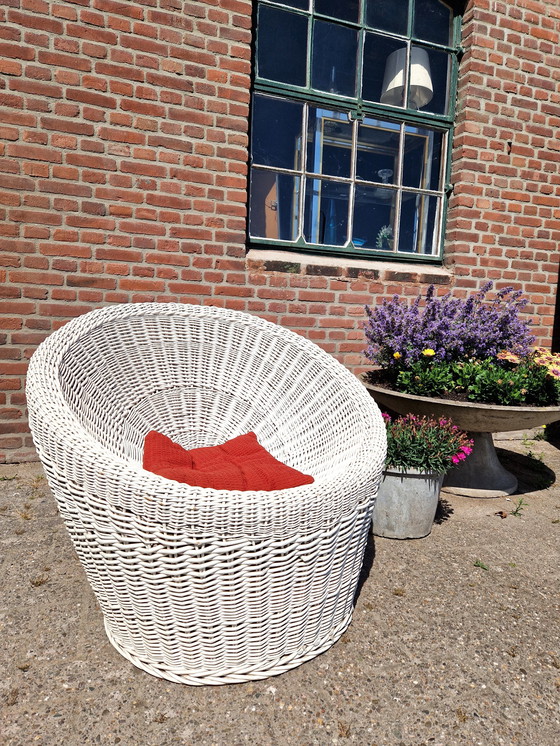 Image 1 of Weißer Rattan-Eimersessel, 1970er Jahre