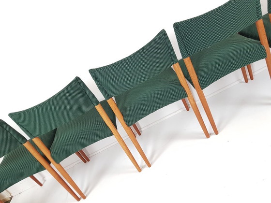 Image 1 of 6 vintage Deense stoelen nieuw gestoffeerd groene Grape 