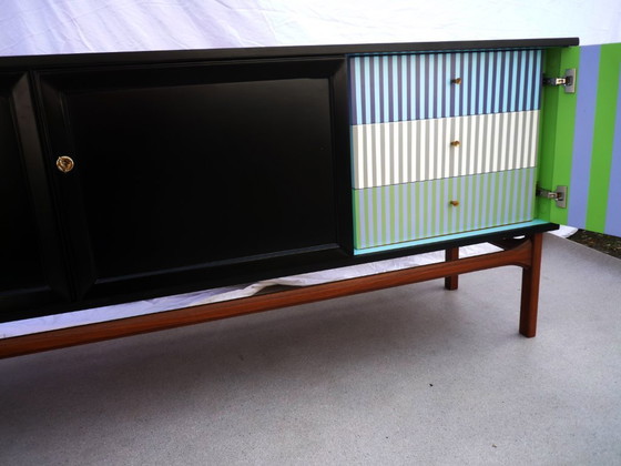 Image 1 of Aparador negro con 3 puertas y 3 cajones.