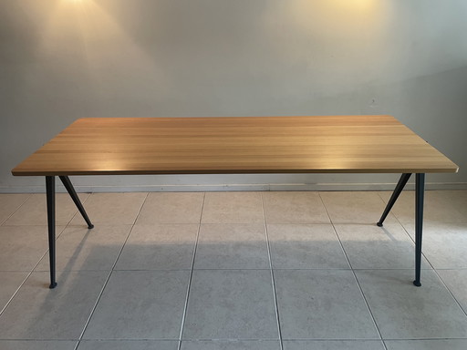 Hay Pyramid Table 01