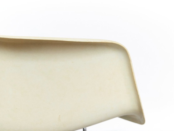 Image 1 of Off-White Dax Fiberglas Chair by Charles & Ray Eames for Herman Miller