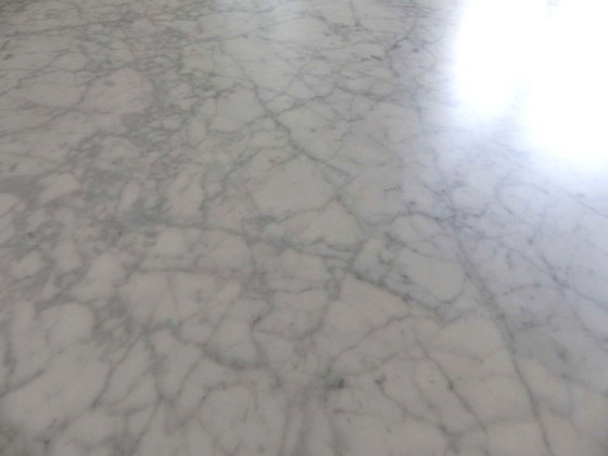 Image 1 of Table " Saarinen Dining Table - Oval " en marbre Statuarietto satiné by KNOLL design Eero Saarinen - 244 cm