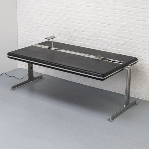 Executive Agency Alex Linder '70s