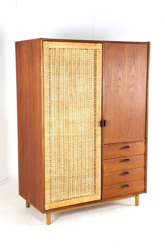 Image 1 of Armadio vintage per ragazze di Sebastian Muggenthaler
