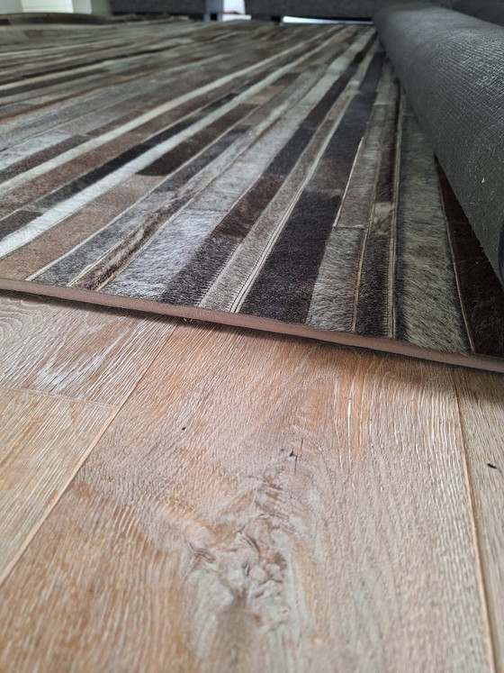 Tappeto esclusivo in edizione limitata con design Flash – Pelle di asino zebrata – 400 × 400 cm (photo 5 of 6)