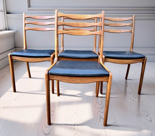 Raro juego de 4 sillas de comedor danesas de teca de mediados de siglo de SOS Mobelfabrik