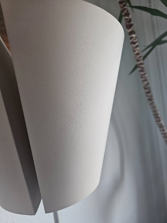 Artemide Melampo Tavolo – Large designer table lamp (Design: Adrien Gardère) – Aluminium, Cotton (photo 6 of 15)