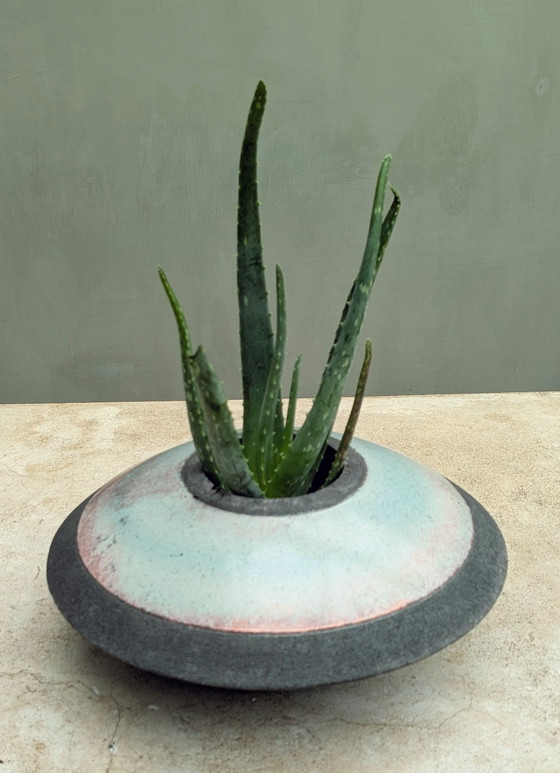 Image 1 of Jarrón/Maceta: Platillo Volador de Cerámica Raku.