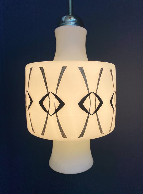 Image 1 of Lampada a sospensione in vetro opalino con disegno in oro e nero