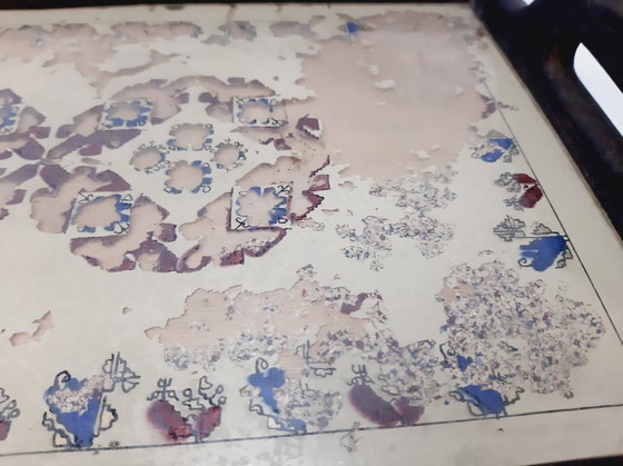 Image 1 of Antikes Holztablett mit Griff und Design unter Glas