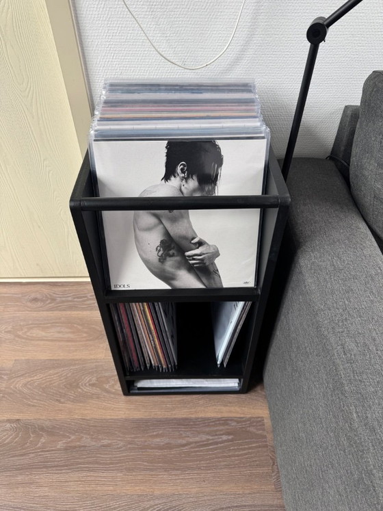 Image 1 of Mueble para discos de vinilo de madera negra