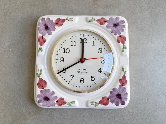 1x Cheerful Vintage Ceramic Wall Clock With Flowers – Glass (photo 4 of 5)