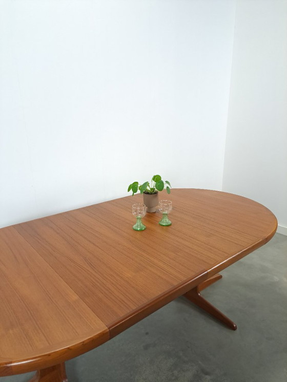 Image 1 of Table de salle à manger ronde en teck à rallonge design danois