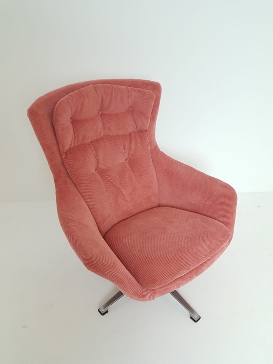 Vintage pink swivel armchair | newly upholstered pink corduroy – Polyester, Textile (photo 5 of 12)