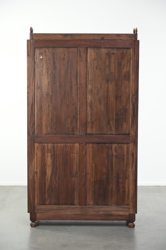 Image 1 of Sierlijke houten keuken/ leg/ boekenkast met een charmante en tijdloze klassiek Engelse uitstraling uit de 20e eeuw