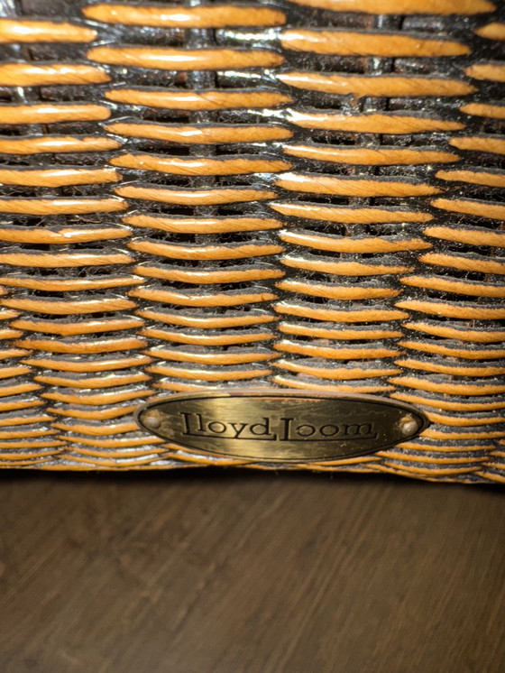 Image 1 of 8 Lloyd Loom stoelen met bijhorende kussens 2 met armleuningen y 6 zonder leuning 