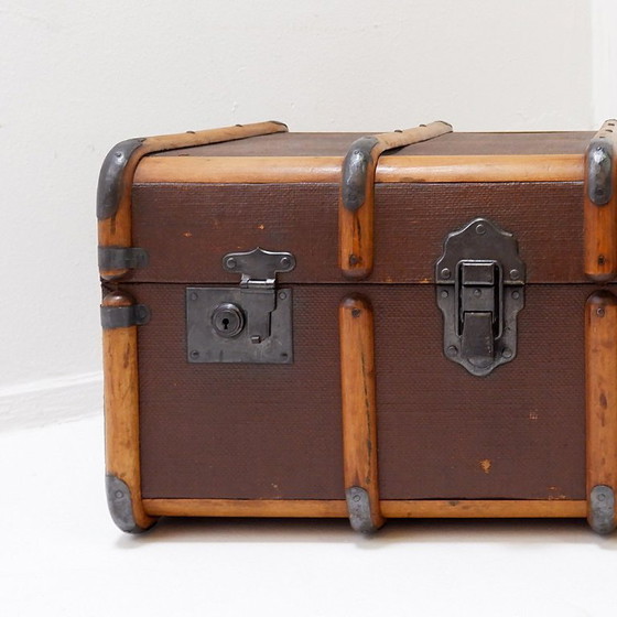 Image 1 of Valise-malle de voyage ancienne en toile et bois des années 1920, bagage vintage
