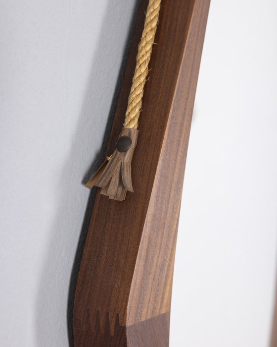 Image 1 of Miroir mural ovale en bois vintage des années 1960, design italien