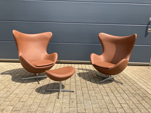2x Fritz Hansen Egg Chair + Ottoman in Cognac leder NIEUW!!