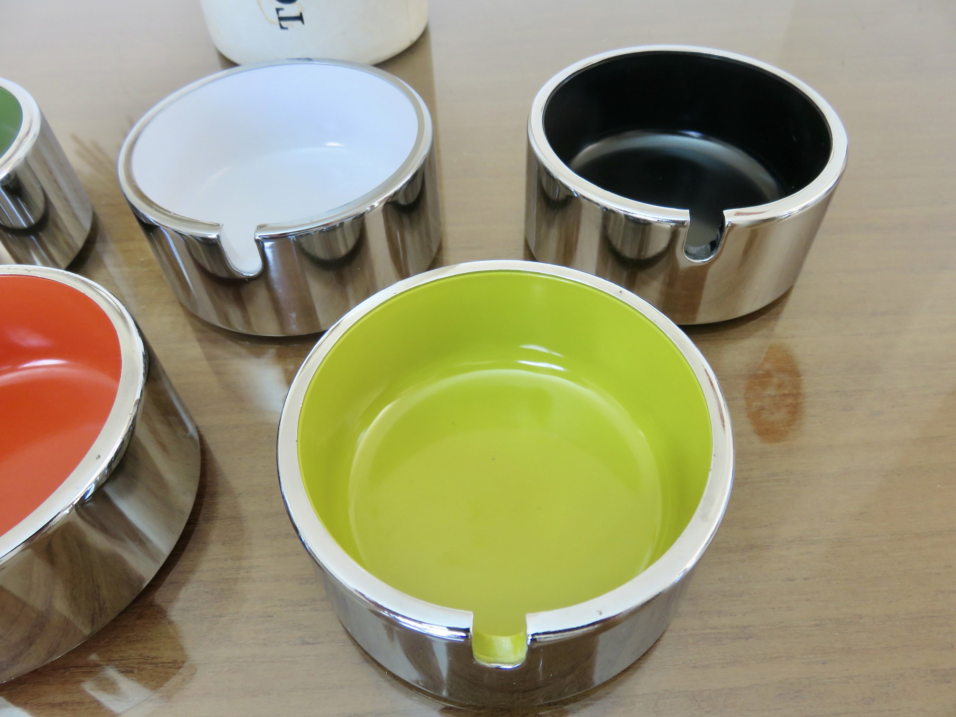 Isamu Kenmochi, 5 new stackable ashtrays, original box, 1970