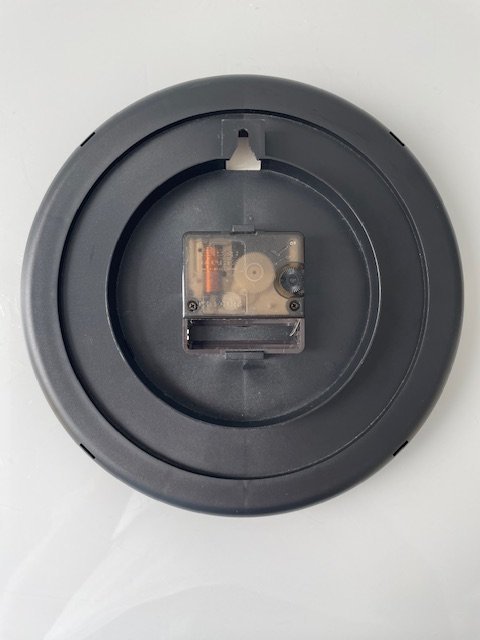 Image 1 of Horloge murale vintage Junghans - Design postmoderne des années 1980