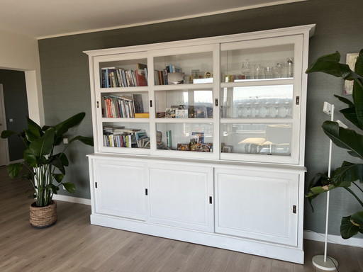 Ampia credenza