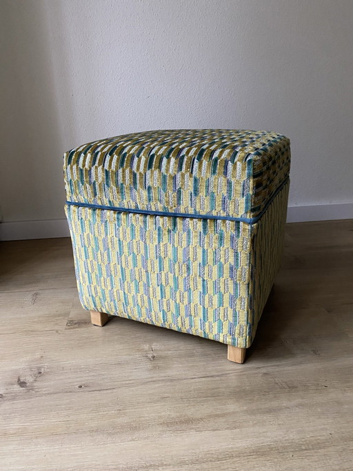 Pouf unique recyclé – velours avec motif graphique