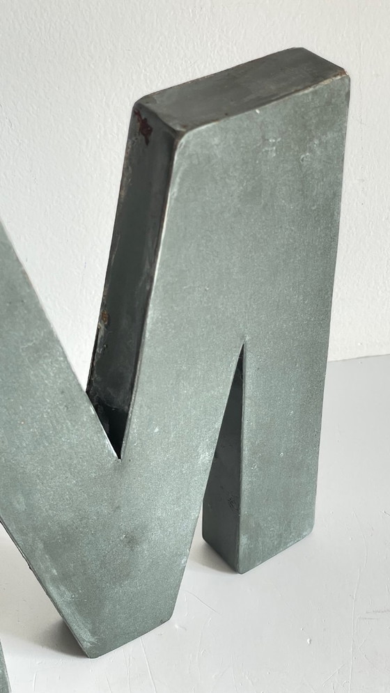 Image 1 of Lettre M Métal  Vintage