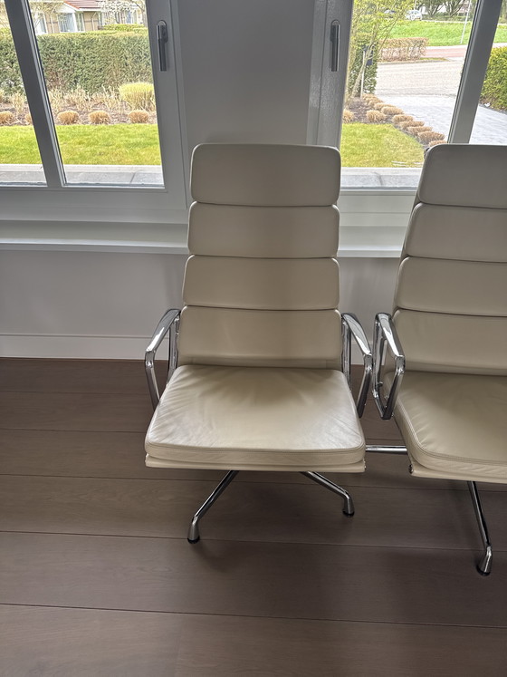 Image 1 of Charles Eames estoelen vitra 2 piezas