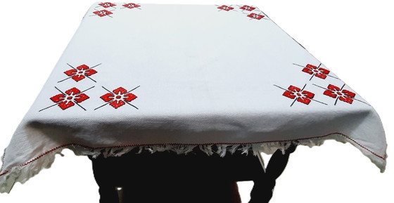 Image 1 of Nappe carrée vintage brodée à la main 72 x 72 cm