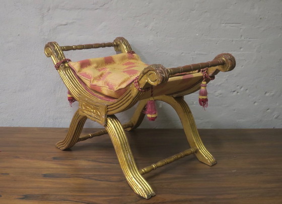 Antico sgabello curule cruciforme italiano in legno dorato e gesso, Sgabelli, Tessile, Klassiek (foto 4 di 7)