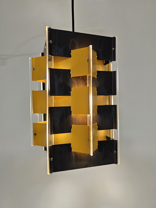 Lampada a sospensione cubista in plastica e metaa di l J. Hoogervorst per Anvia Almelo, anni '70
Stato: