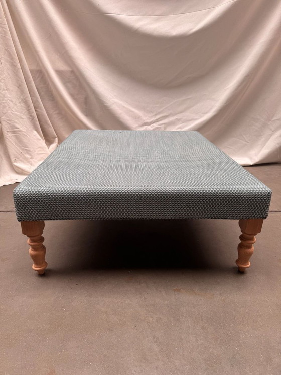 Image 1 of Vast gestoffeerde pouf