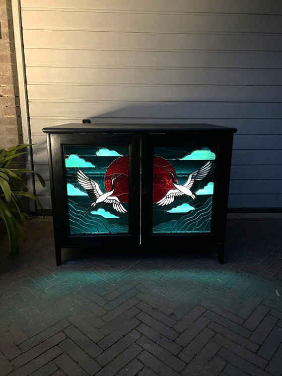 Image 1 of Unieke kast met glas-in-lood deuren en LED verlichting (drankkast/platenkast/boekenkast/tv-kast/dressoir/buffetkast/vitrinekast)