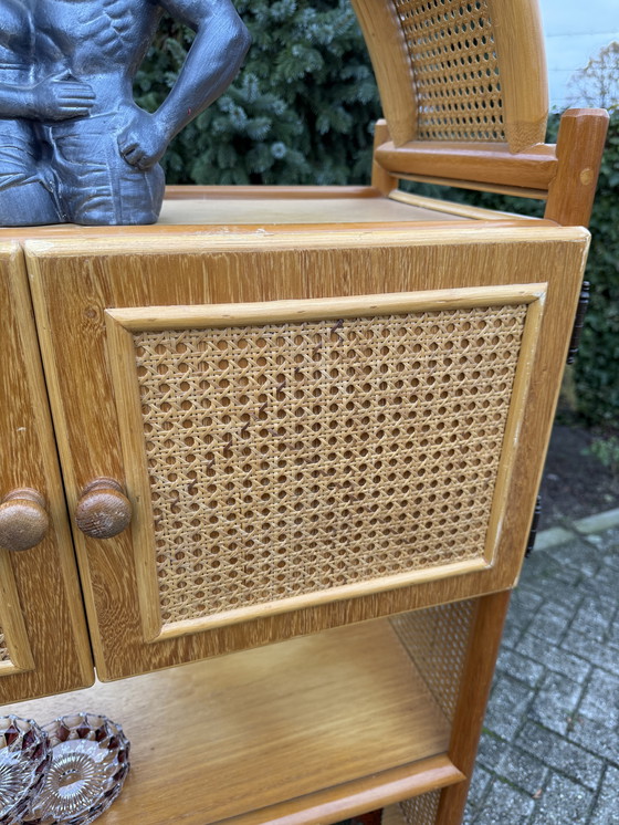 Image 1 of Houten rotan kast vintage boogdesign