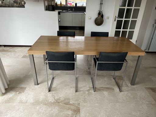 Eetkamerstoelen ARCO cadre parelchroom & eetkamertafel METAFORM FS