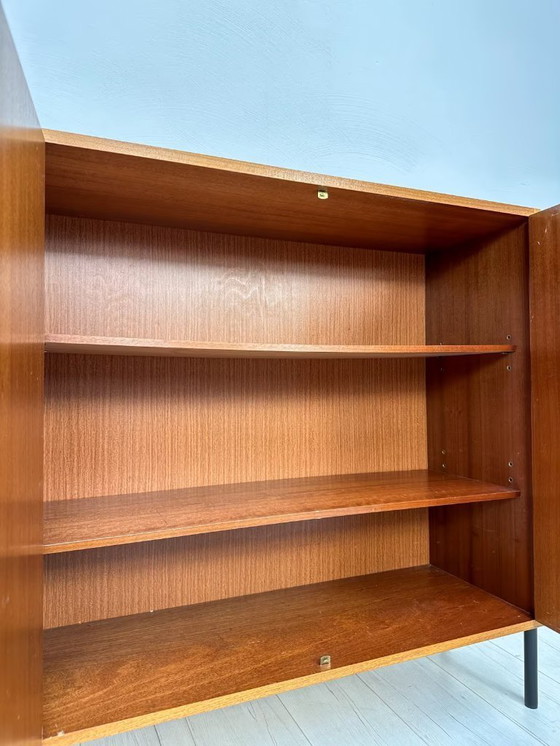 Image 1 of Piccola cassettiera vintage in teak con gambe in metallo anni '60