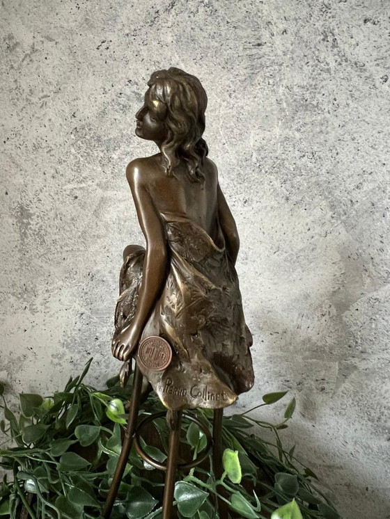 Image 1 of Bronzestatue einer Dame auf einem Stuhl