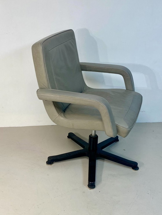 Image 1 of Visitor armchair mobilier international cuir Gris 2000 Ref Camilla